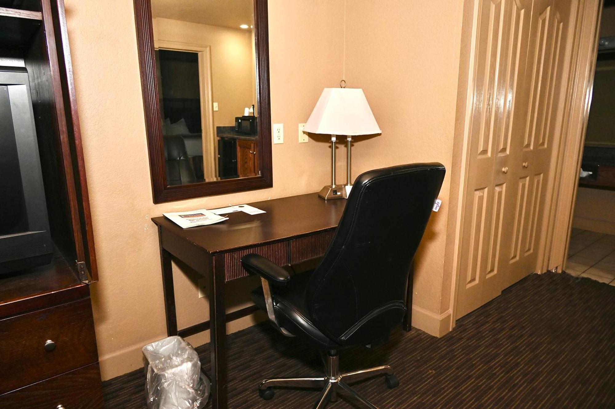 Fortune Inn & Suites Newport Eksteriør bilde