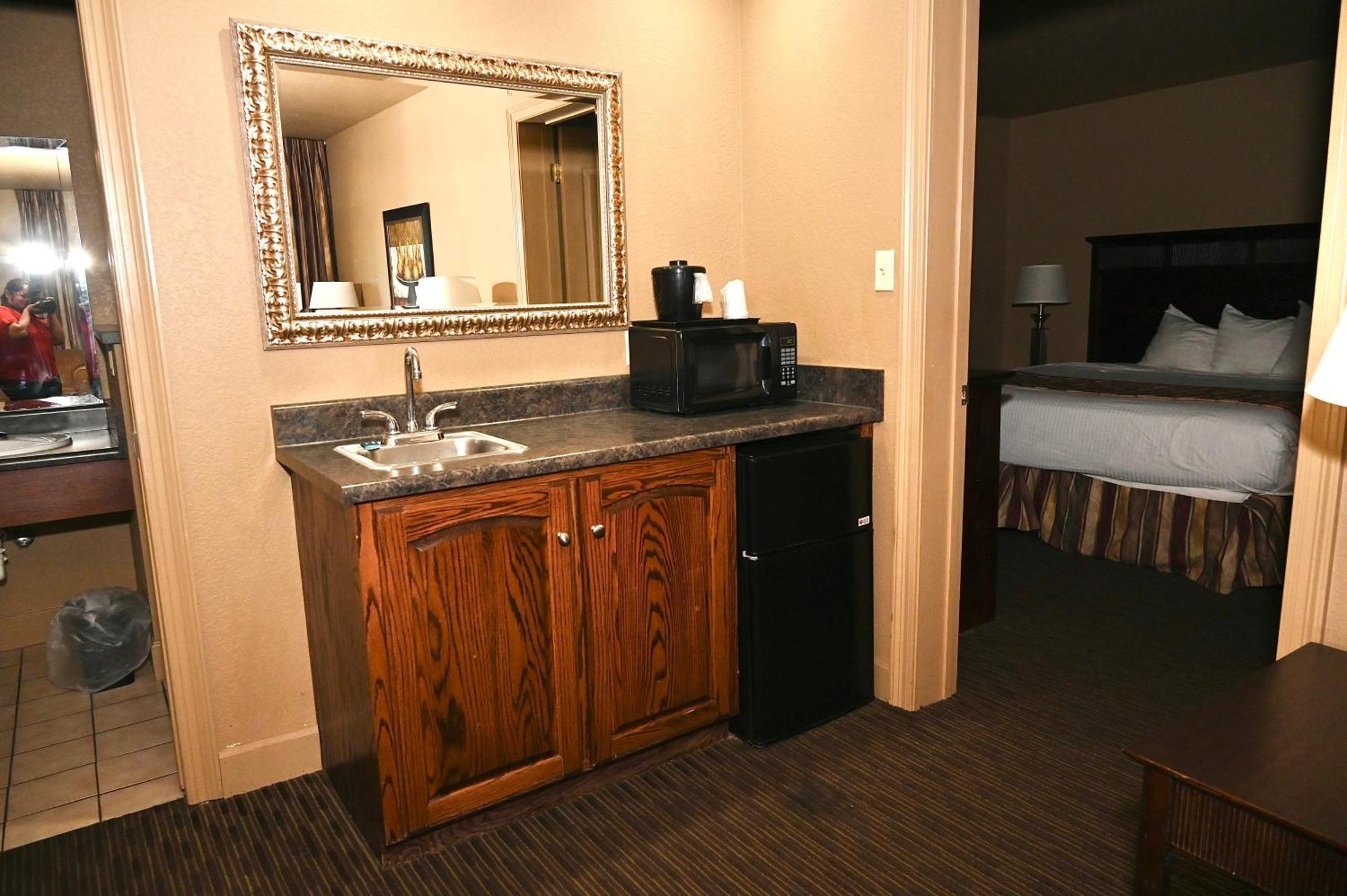Fortune Inn & Suites Newport Eksteriør bilde
