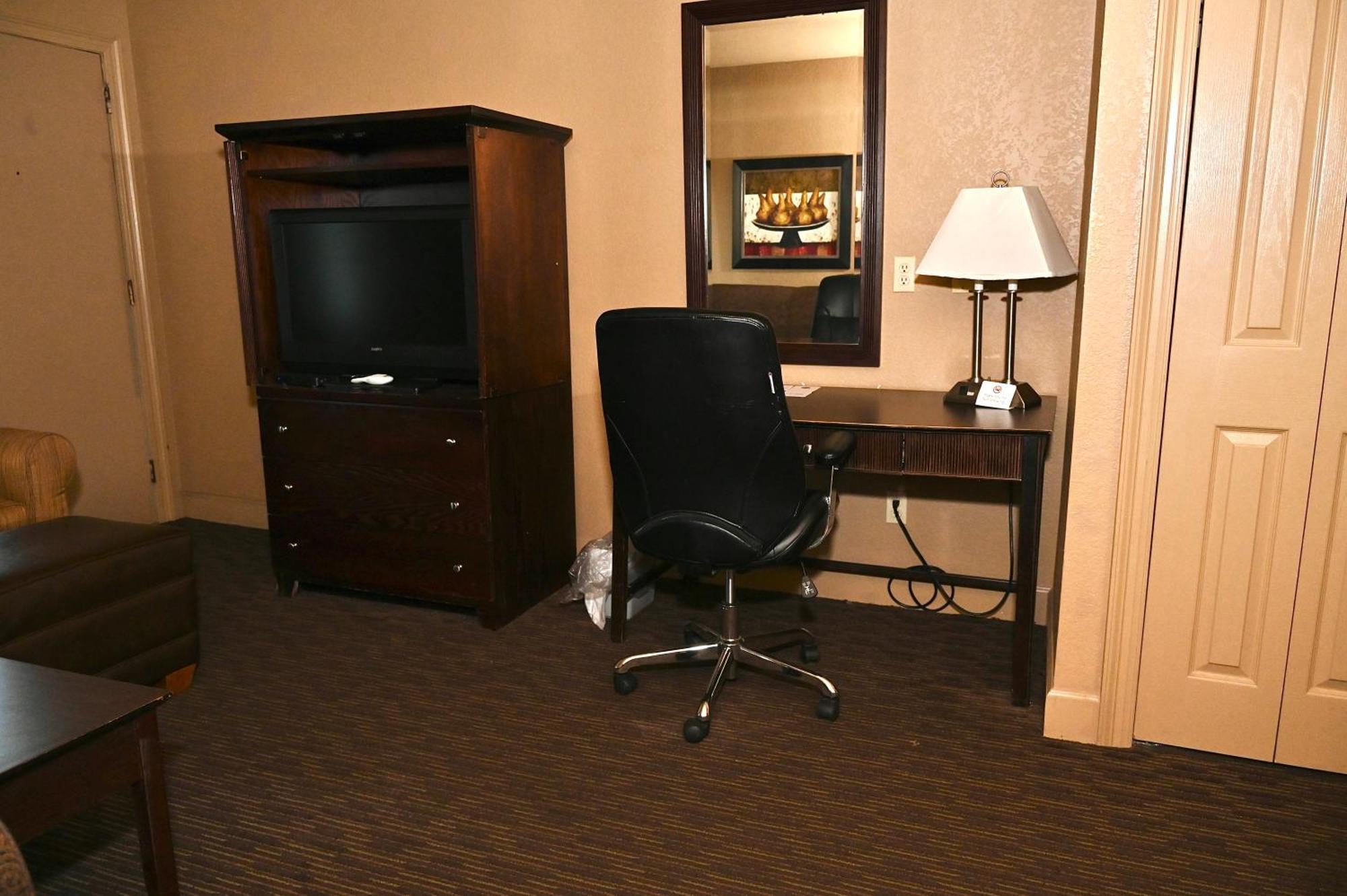 Fortune Inn & Suites Newport Eksteriør bilde