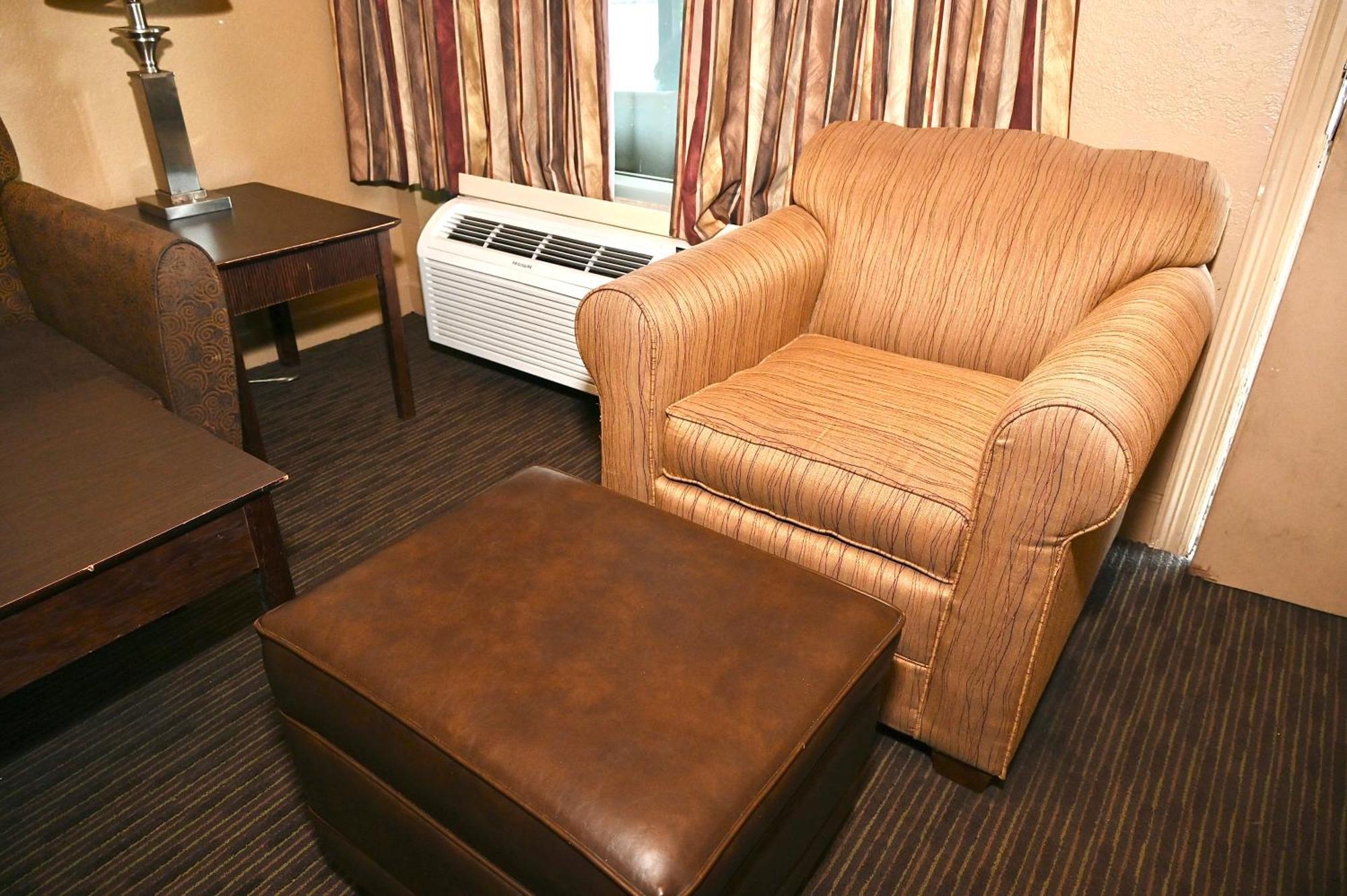 Fortune Inn & Suites Newport Eksteriør bilde