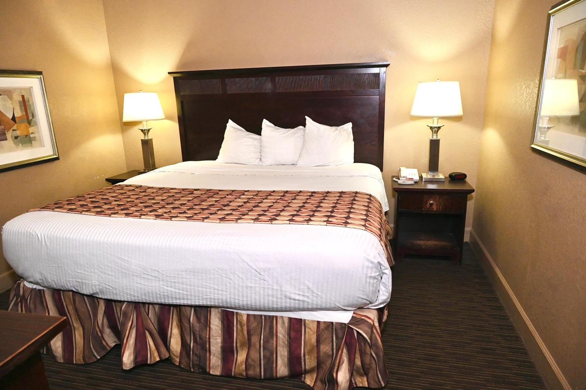 Fortune Inn & Suites Newport Eksteriør bilde